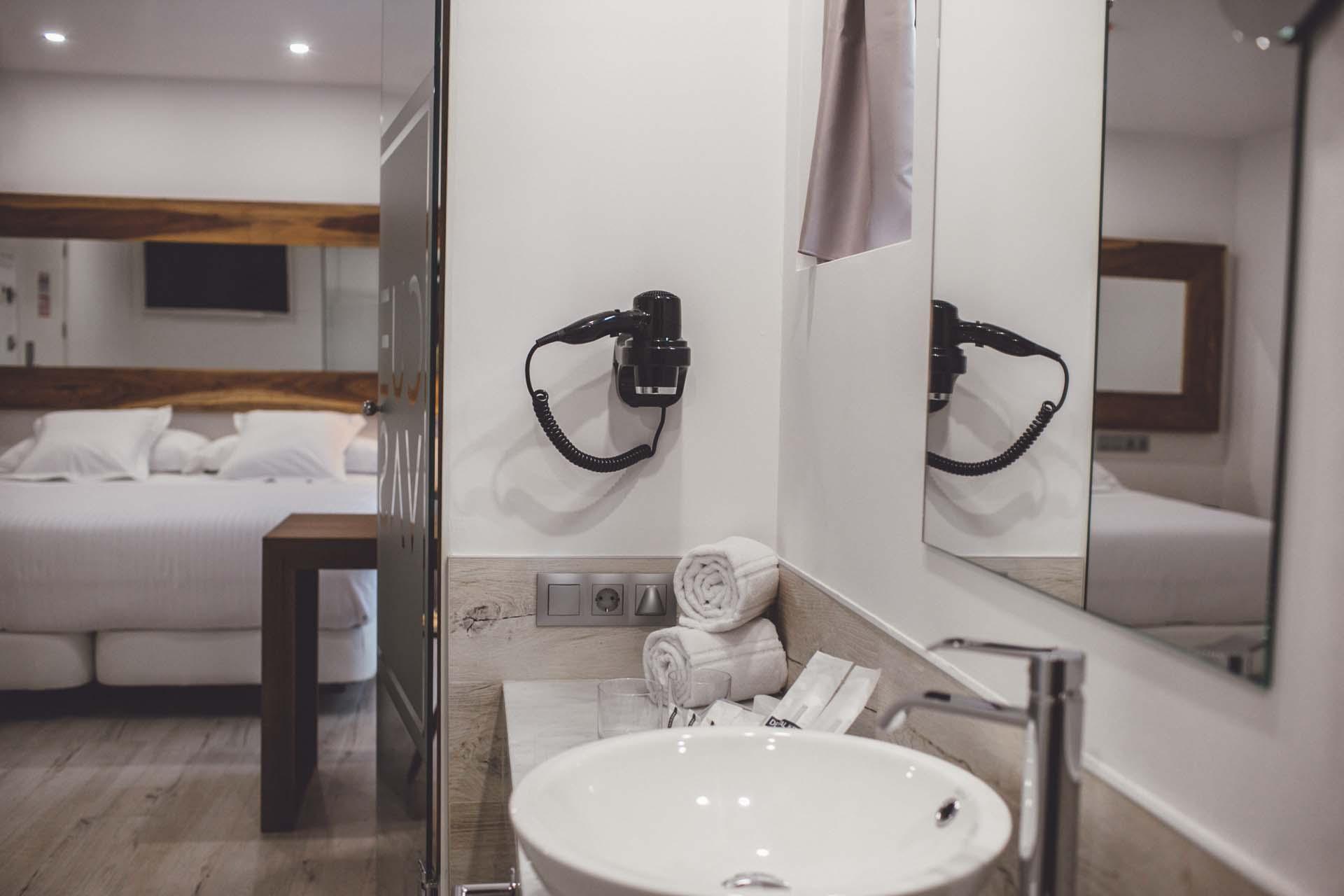 Hotel Cuevas - Adults Only Santillana del Mar Bagian luar foto